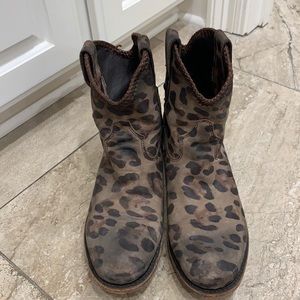 Cheetah Liberty Black booties.